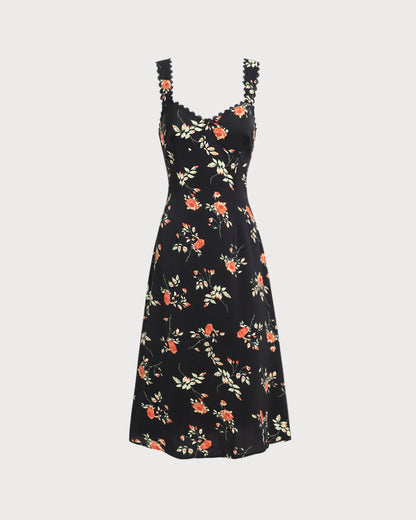 Sort maxi-kjole med blomster, flæser og spaghettistropper
