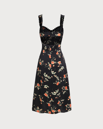 Sort maxi-kjole med blomster, flæser og spaghettistropper